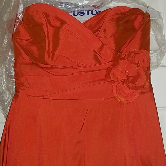 Coral sweetheart gown - Picture 2 of 3